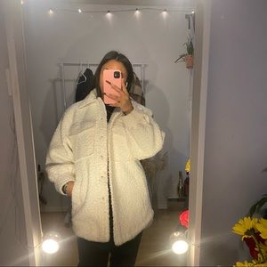 White Weekend vibez coat. In mint condition. Msg me for more information.